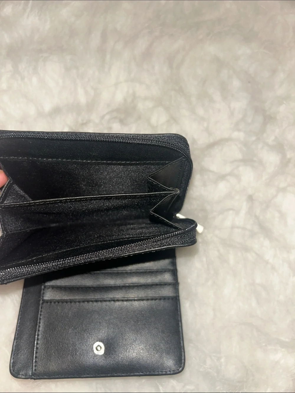 Kenneth Cole Reaction Black Zip-Around Wallet